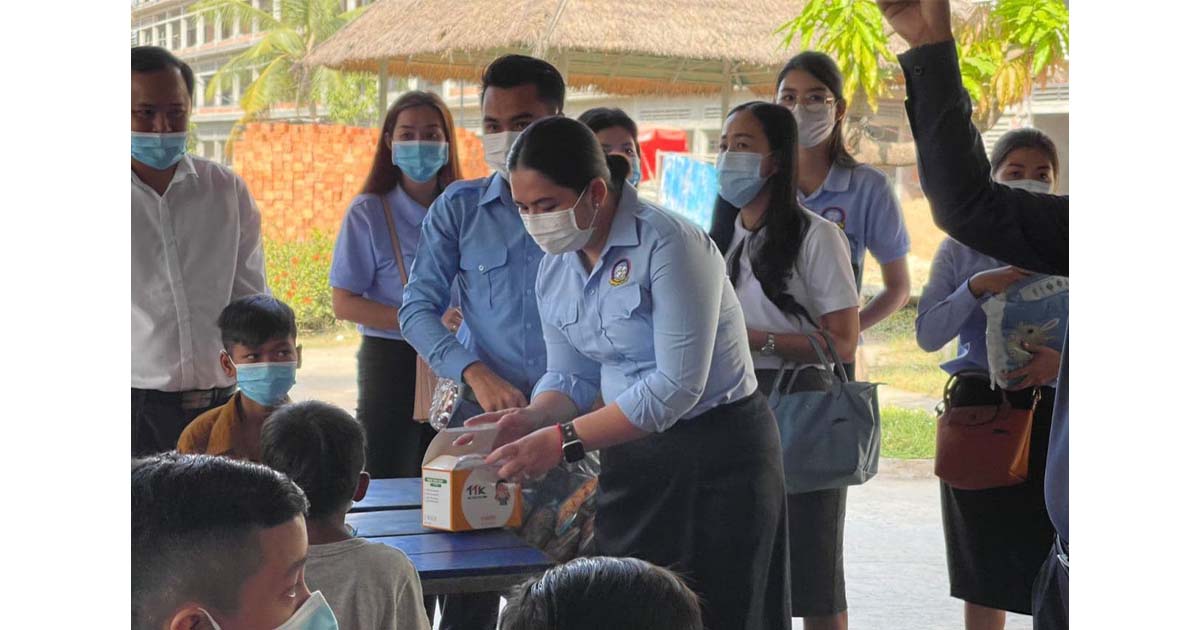 សមត្ថកិច្ចនាំខ្លួនកូនស្រីឧកញ៉ា ហេង សៀ ដែលរួមគំនិតជាមួយប្ដី ជួលមនុស្សប្រុសស្រីថតរូបអាសអាភាសដើម្បីបំភាន់ និងបំផ្លាញកិត្តិយសកញ្ញា មាន ពេជ្ររីតា