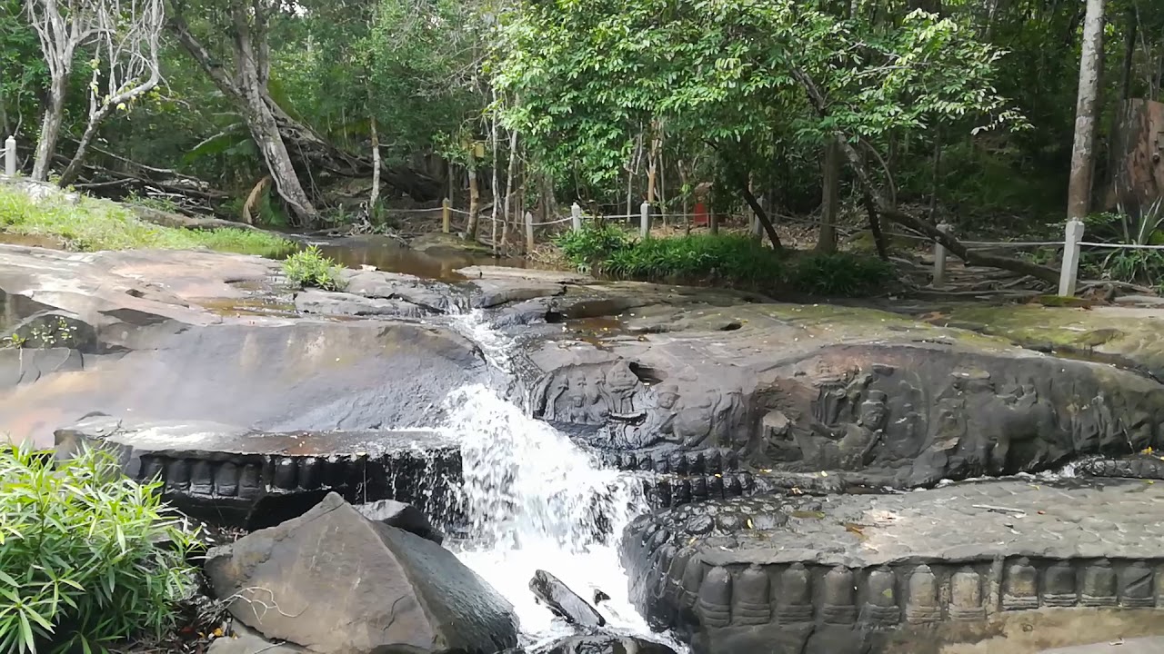 ស្ថាបនិកក្រុមហ៊ុន TexFad នៃប្រទេសអ៊ូហ្កានដាលោក គីម៉ានី ម៉ូទូរី បានកែច្នៃសំណល់ដើមចេករាប់ពាន់តោនជាសរសៃអំបោះ សំរាប់ត្បាញជាវត្ថុប្រើប្រាស់ច្រើនយ៉ាង
