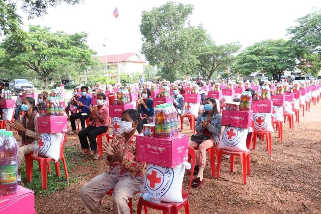 គ្រួសារចំនួន ១២៦ បានទទួលអំណោយមនុស្សធម៌ពី កាកបាទក្រហមកម្ពុជា