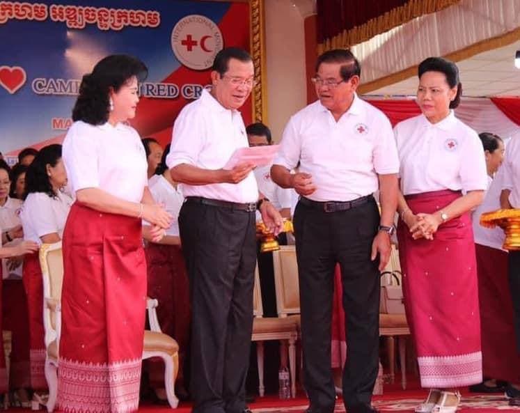 សម្តេច ស ខេង និងលោកជំទាវ ឧបត្ថម្ភថវិកា ៥ពាន់ដុល្លារ ក្នុងឱកាសខួបទី១៥៨ ទិវាពិភពលោកកាកបាទក្រហម និងអឌ្ឍចន្ទក្រហម ៨ ឧសភា ឆ្នាំ២០២១