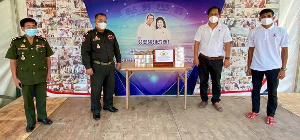 នាយទាហាន នាយទាហានរង និងពលទាហាន កងទ័ពជើងគោក ឧបត្ថម្ភថវិកាជិត៤០០លានរៀល ដល់សមាគមគ្រូពេទ្យស្ម័គ្រចិត្តយុវជនសម្តេចតេជោ