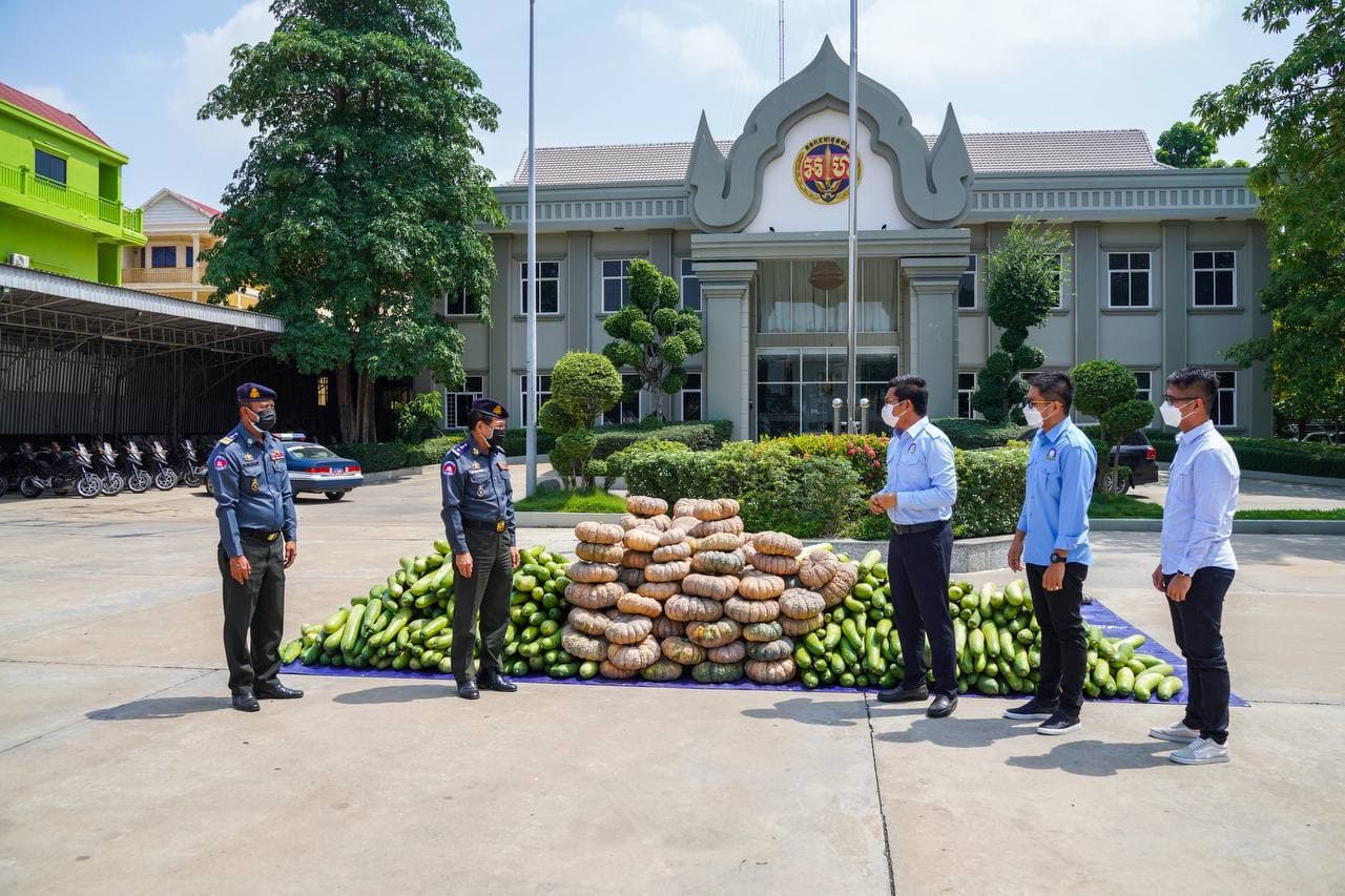 ស.ស.យ.ក រាជធានីភ្នំពេញ ប្រមូលទិញកសិផលប្រជាពលរដ្ធយ៉ាងច្រើន សម្រាប់ផ្គត់ផ្គង់កងកម្លាំងតាមគោលដៅសំខាន់ៗ