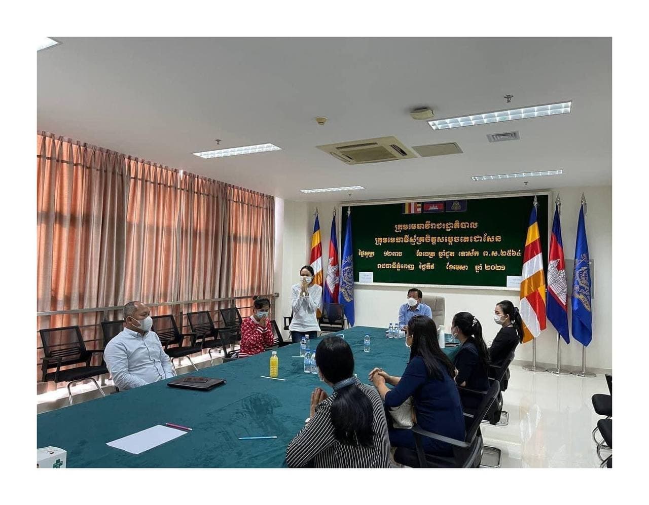 រូបភាពដំបូងរបស់កញ្ញា មាន ពេជ្ររីតា នៅការិយាល័យក្រុមមេធាវីស័្មគ្រចិត្តសម្តេចតេជោ ក្រោយពេលដោះលែងចេញពីពន្ធនាគារ