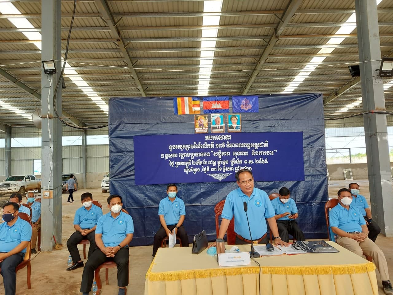 អភិបាលខេត្តស្ទឹងត្រែង អំពាវនាវឱ្យរួមគ្នាគោរពច្បាប់ការងារ និងចូលរួមបង្ការការឆ្លងជំងឺកូវីដ១៩នៅក្នុងសហគមន៍