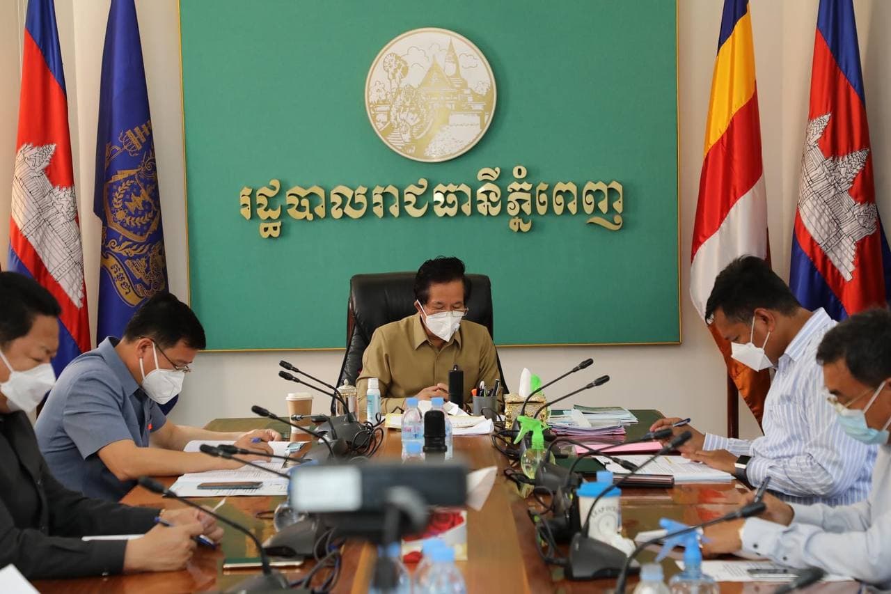 បំរាមគោចរណ៍នៅបន្តជាមួយការផាកពិន័យមិនលើងលែង ហើយផ្សារទាំង ២៥នៅតែបន្តបិទ អ្នករត់ចេញពីទីតាំងលឿងទុំ នឹងមានទោសទណ្ឌ