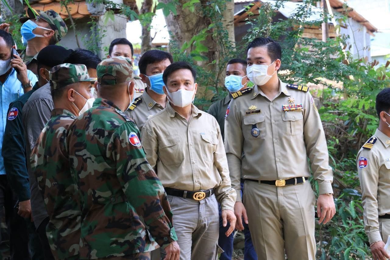 អាជ្ញាធរខេត្តបាត់ដំបង ចុះពិនិត្យមើល បញ្ហាប្រឈមទូទៅ និងសួរសុខទុក្ខកងកម្លាំង គ្រប់ប្រភេទ ដែលឈរជើង តាមខ្សែបន្ទាត់ព្រំដែន