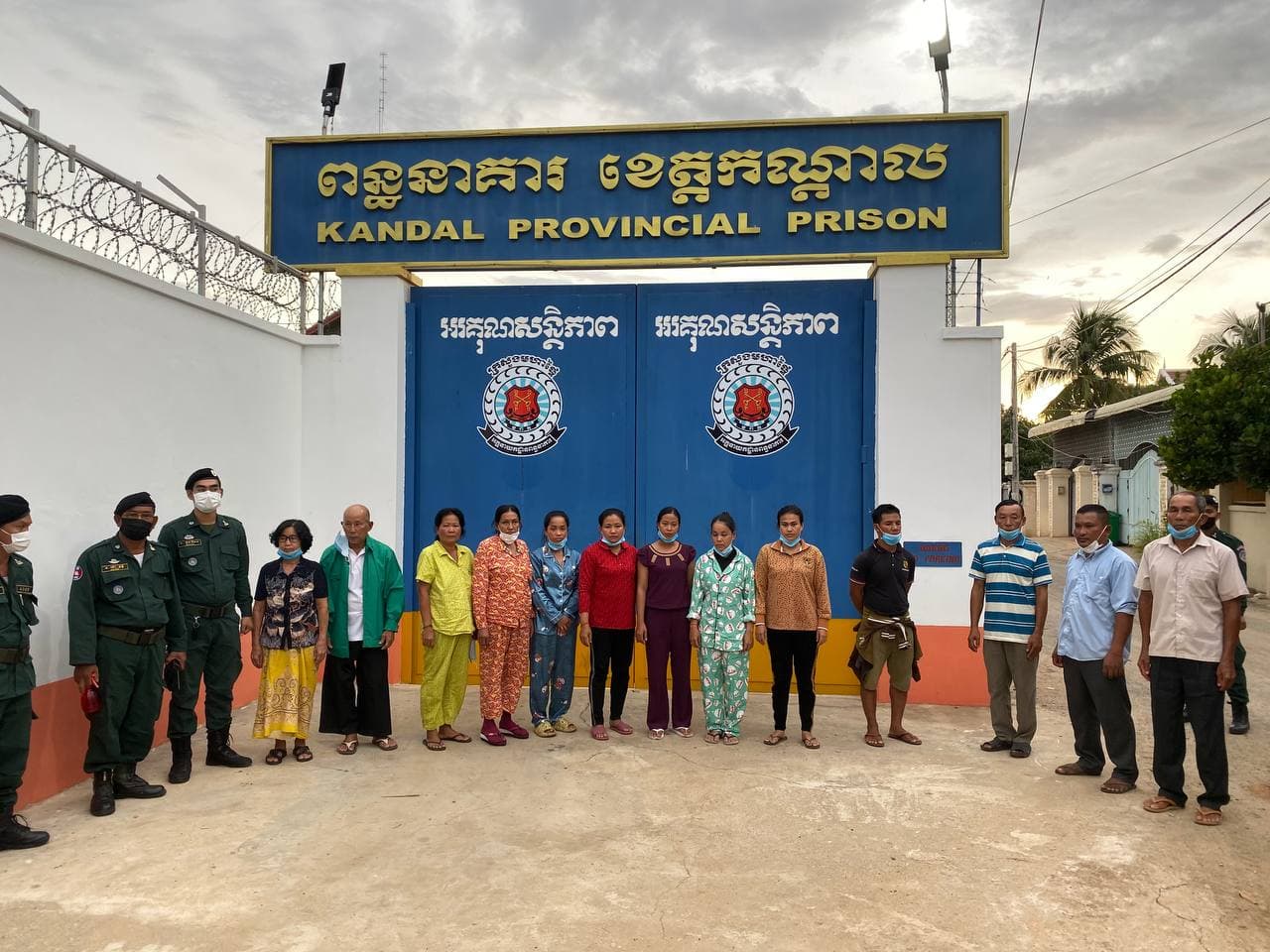 តុលាការខេត្តកណ្តាលសម្រេចឃុំខ្លួនអ្នកផលិតស្រាចំនួន ១៣នាក់ ធ្វើឱ្យពលរដ្ឋស្លាប់ និងកំពុងរងរបួស នៅស្រុកល្វាឯម