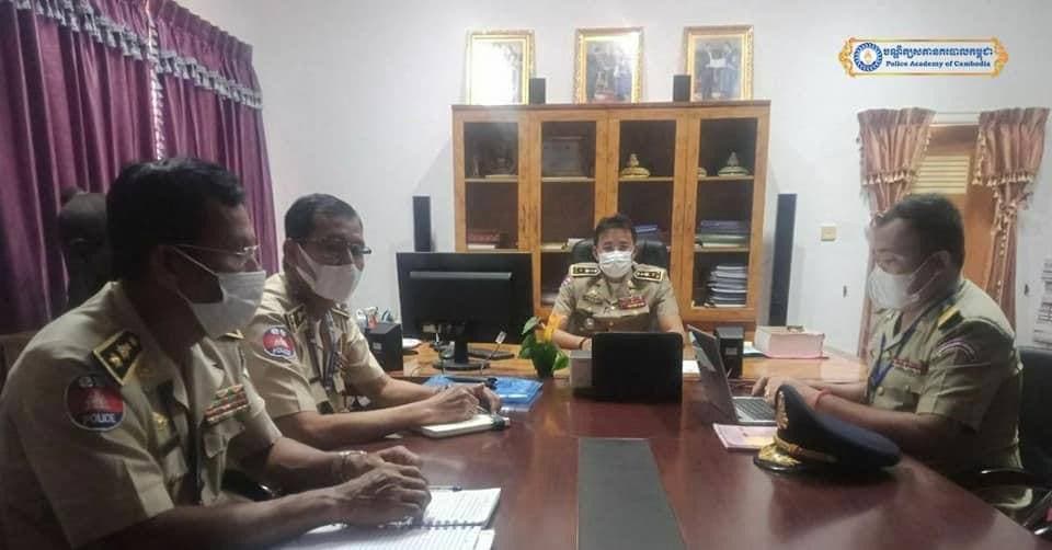 ក្រុមការងារសរសេរសៀវភៅ “ការគ្រប់គ្រងមន្ត្រីនគរបាលជាតិកម្ពុជា” បើកកិច្ចប្រជុំកែសម្រួលខ្លឹមសារស្តីពី ឯកសណ្ឋាន សញ្ញាសក្តិ និងផ្លាកសញ្ញានគរបាលជាតិកម្ពុជា
