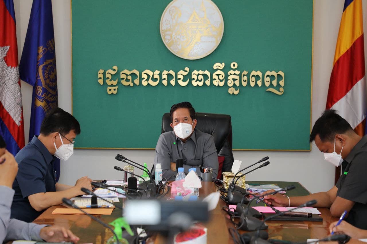 ឯកឧត្តម ឃួង ស្រេង ជំរុញឲ្យអាជ្ញាធរខណ្ឌមានវិធានការឱ្យបានម៉ឺងម៉ាត់បំផុត ចំពោះទីតាំងផ្ទុះជំងឺកូវីដ-១៩ថ្មី និងនៅតាមទីផ្សារ
