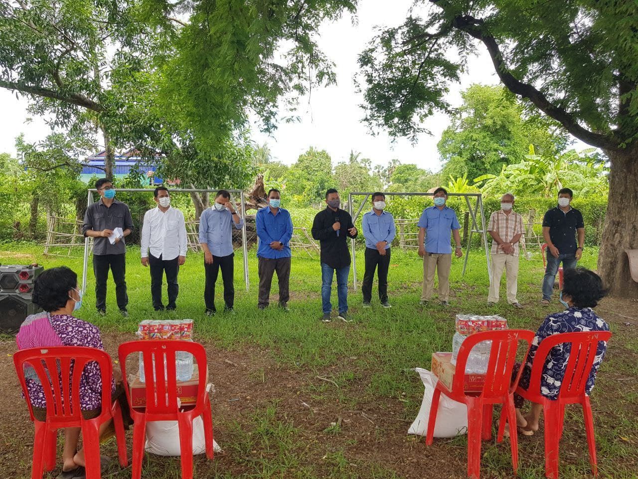 ក្រុមការងារឯកឧត្តម ស សុខា នាំយកអំណោយចែកជូនពលរដ្ឋមានជីវភាពខ្វះខាត ក្នុងបរិបទកូវីដ-១៩ ចំនួន ៥០គ្រួសារ មកពីភូមិម្រះព្រៅ និងភូមិទួលតាថុន ឃុំជ្រៃ ស្រុកមោងឫស្សី