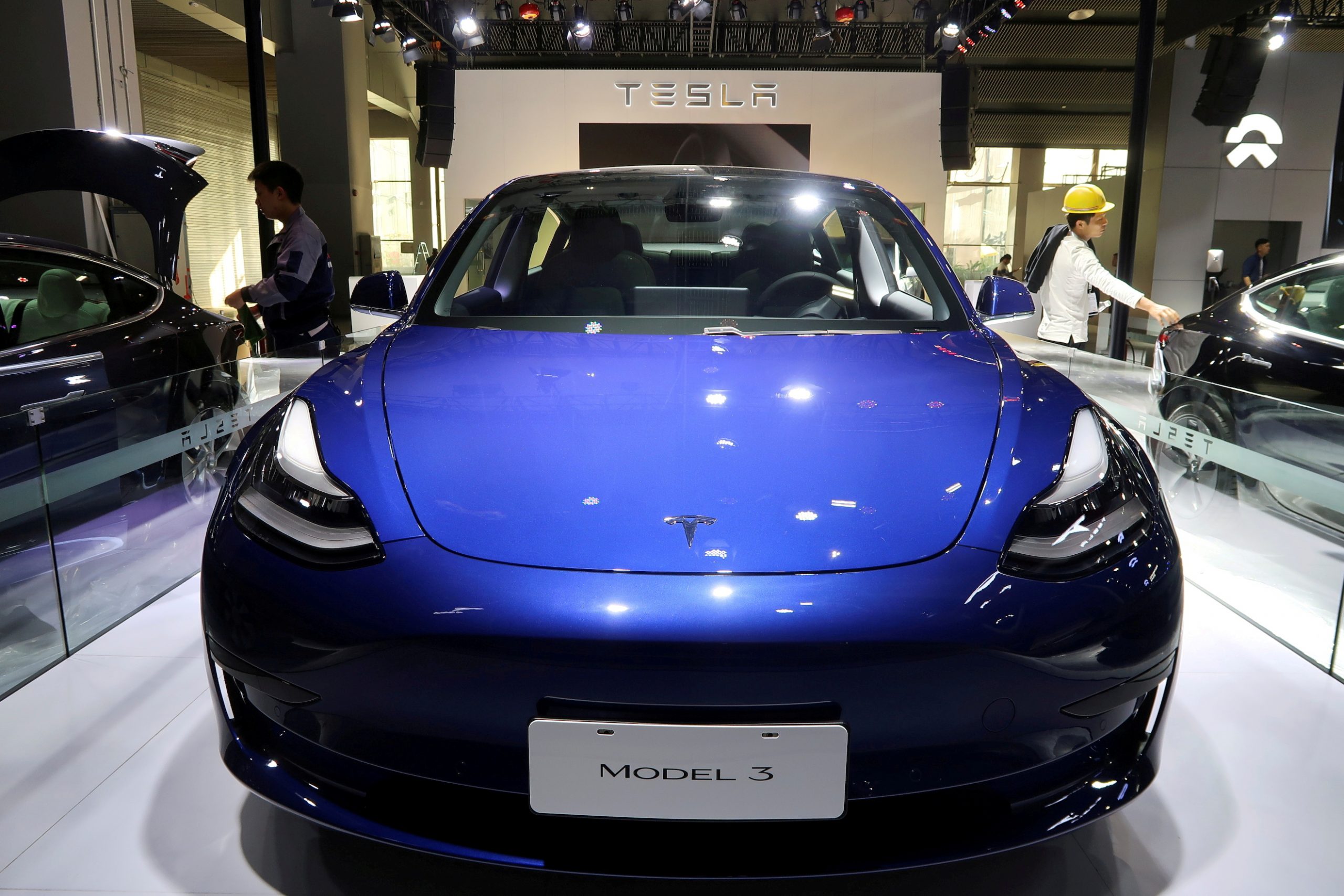 Tesla ប្រកាសប្រមូលរថយន្តជិត៦ពាន់គ្រឿងនៅក្នុងសហរដ្ឋអាមេរិកមកវិញ ក្រោយរកឃើញកំហុសឆ្គងនៅផ្នែកប្រព័ន្ធហ្វ្រាំង (មានវីដេអូ)
