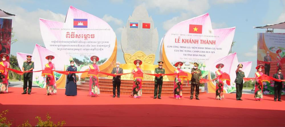 សំណង់ជាច្រើនត្រូវបានសាងសង់ ទុកជាការចងចាំដល់ដំណើរតស៊ូរំដោះ​ប្រទេស របស់សម្តេចតេជោ ហ៊ុន សែន