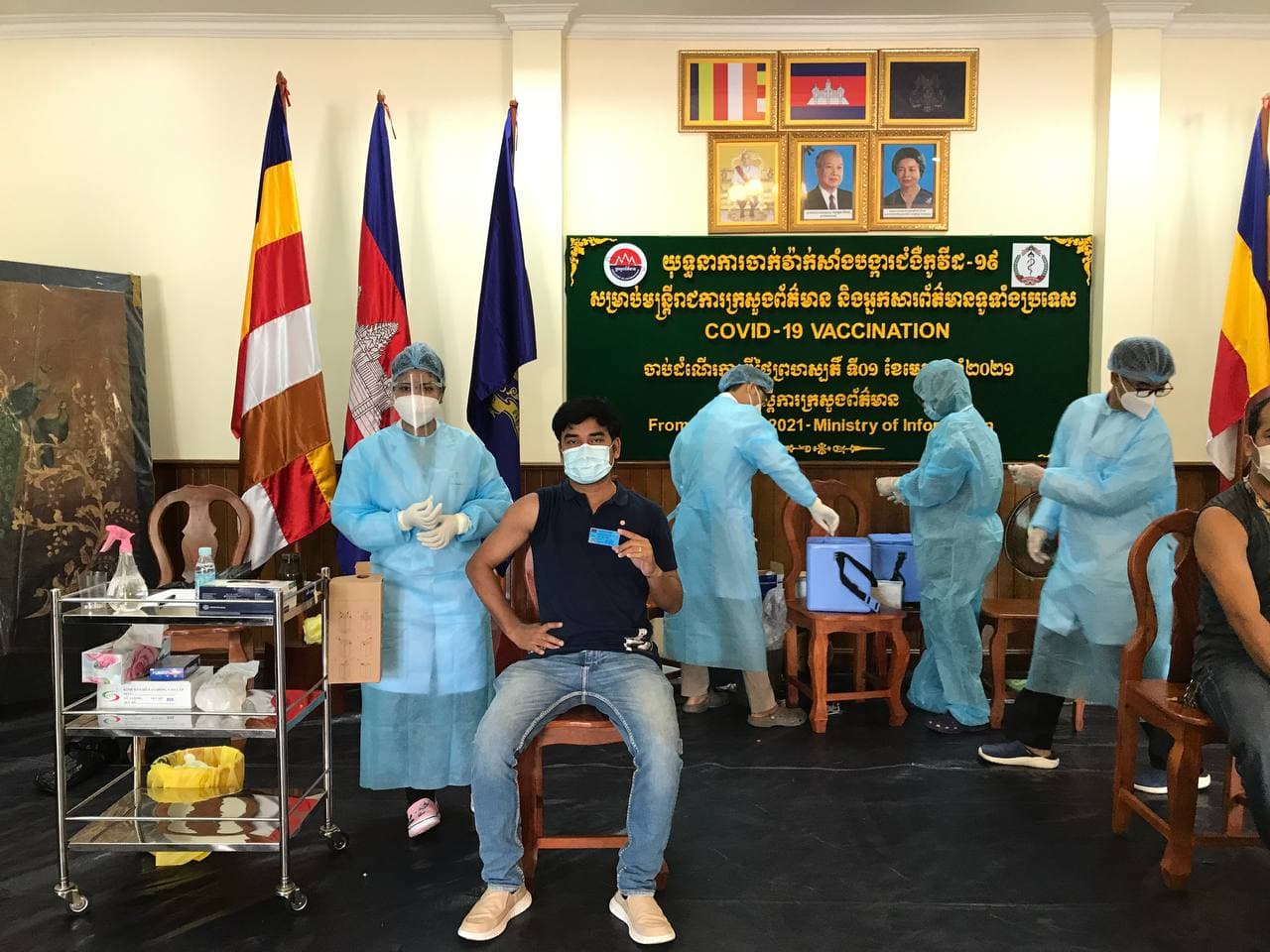 ផ្សាយផ្ទាល់ ព័ត៌មានថ្ងៃត្រង់៖ សរុបអ្នកចាក់វ៉ាក់សាំងការពារកូវីដ១៩ ទូទាំងប្រទេស បានចំនួន ជាង២លាន៦សែននាក់ គិតត្រឹមថ្ងៃទី៣១