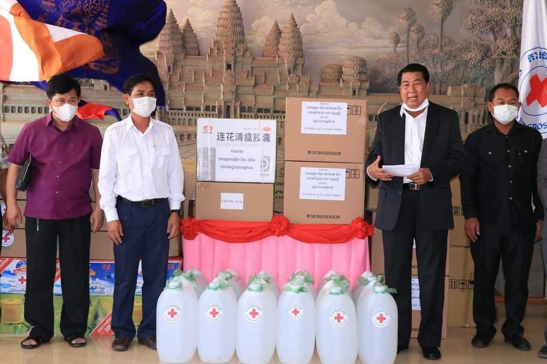 រដ្ឋបាលខេត្តកំពតផ្តល់ឧបករណ៍វេជ្ជសាស្ត្រ និងថ្នាំពេទ្យដល់អាជ្ញាធរ មន្ទីរអង្គភាពនិងមន្ទីរពេទ្យបង្អែក