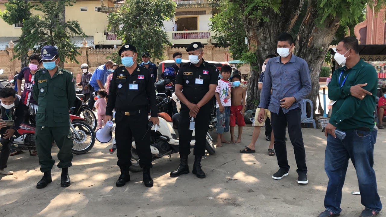 អាជ្ញាធរខណ្ឌច្បារអំពៅចុះពិនិត្យបែចិញ្ចឹមត្រី ផ្ទះបណ្តែតទឹក ផ្ទះទូកតូចៗ និងសំណង់មិនរៀបរយ តាមដងទន្លេ