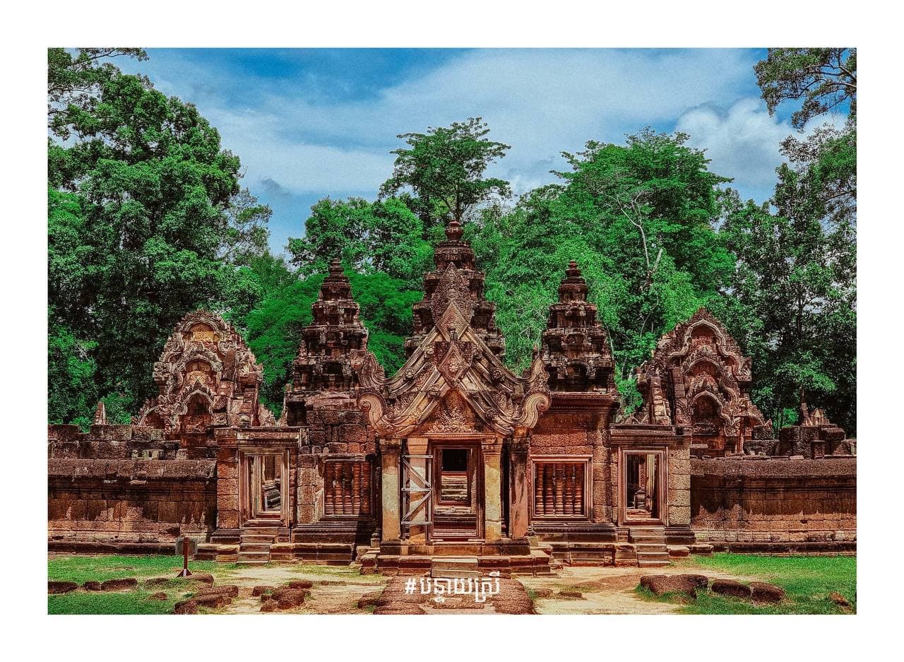 ក្បូរក្បាច់រចនាដ៏ពិសិដ្ឋ និងរស់រវើកលើផ្ទាំងថ្មភក់ 🇰🇭