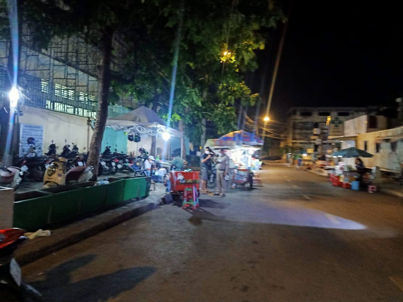 ផ្ទុះអាវុធមួយគ្រាប់ក្បែរមន្ទីរពេទ្យកាល់ម៉ែត្រ សង្ស័យប៉ុនប៉ងប្លន់យកម៉ូតូតែមិនបានសម្រេច បង្កការភ្ញាក់ផ្អេីលដល់សមត្ថកិច្ចចុះអន្តរាគមន៍