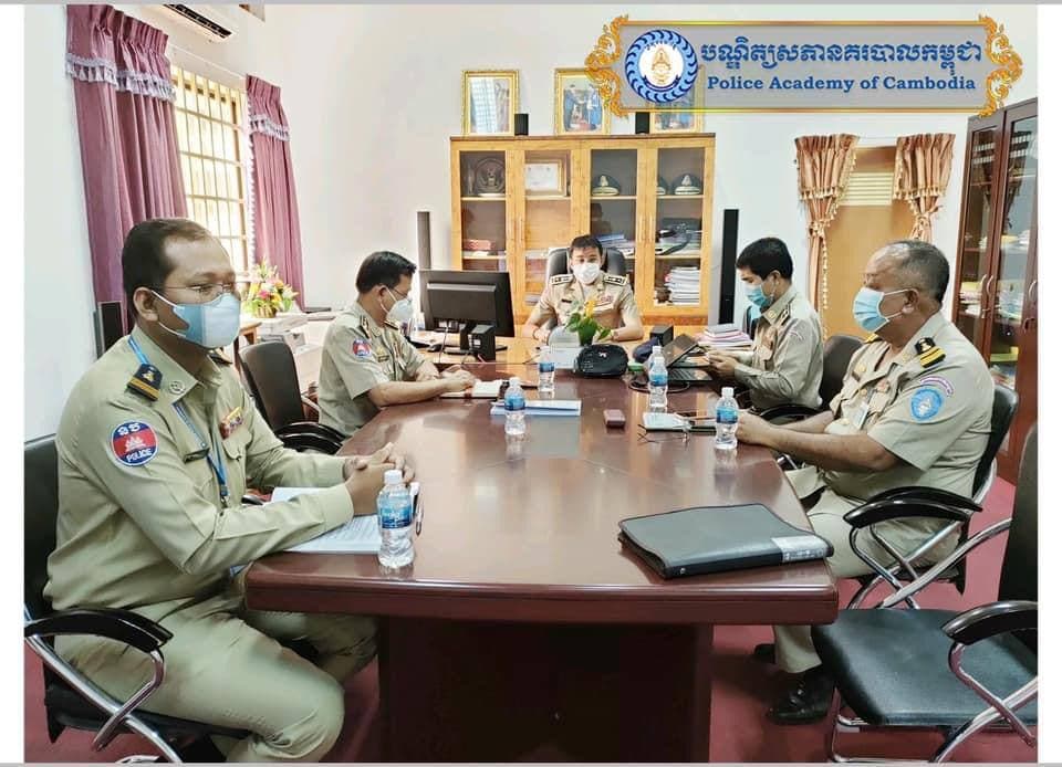 ក្រុមការងារសរសេរសៀវភៅ “ក្រមសីលធម៌វិជ្ជាជីវៈនគរបាលជាតិកម្ពុជា” បើកកិច្ចប្រជុំកែសម្រួលខ្លឹមសារនិងពិគ្រោះយោបល់