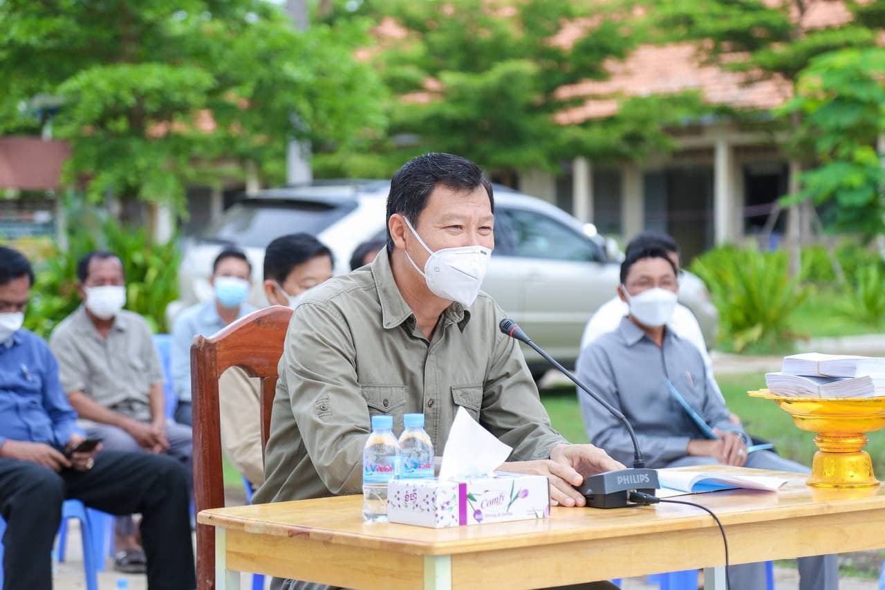 លោក នុត ពុធដារ៉ា ចុះសំណេះសំណាល និងលើកទឹកចិត្តក្រុមគ្រូពេទ្យ និងកម្លាំងនគរបាលប្រចាំការ ក្នុងការប្រយុទ្ធប្រឆាំងជំងឺកូវីដ-១៩