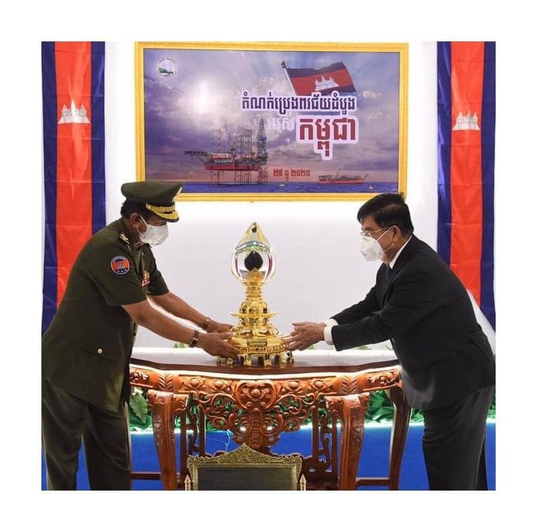 សង្ឃឹមថាក្រសួងស្ថាប័ននានានឹងបន្តចូលរួមឱ្យកាន់តែសកម្មថែមទៀតនៅក្នុងការផ្ដល់វត្ថុតឹកតាង និងឯកសារប្រវត្តិសាស្ត្រ 📚 ដែលជាសមិទ្ធផលតាមរយៈនយោបាយឈ្នះឈ្នះ ដើម្បីទុកជូនមនុស្សជំនាន់ក្រោយបានសិក្សារៀនសូត្រ