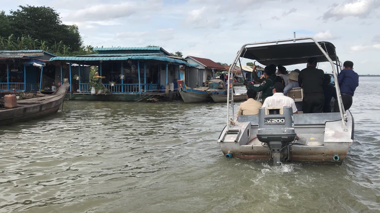 គណៈបញ្ជារការឯកភាពរដ្ឋបាលខណ្ឌច្បារអំពៅចុះណែនាំចុងក្រោយអោយរុះរើផ្ទះបណ្តែតទឹកនិងចល័តបែចិញ្ចឹមត្រីដោយខ្លួនឯង