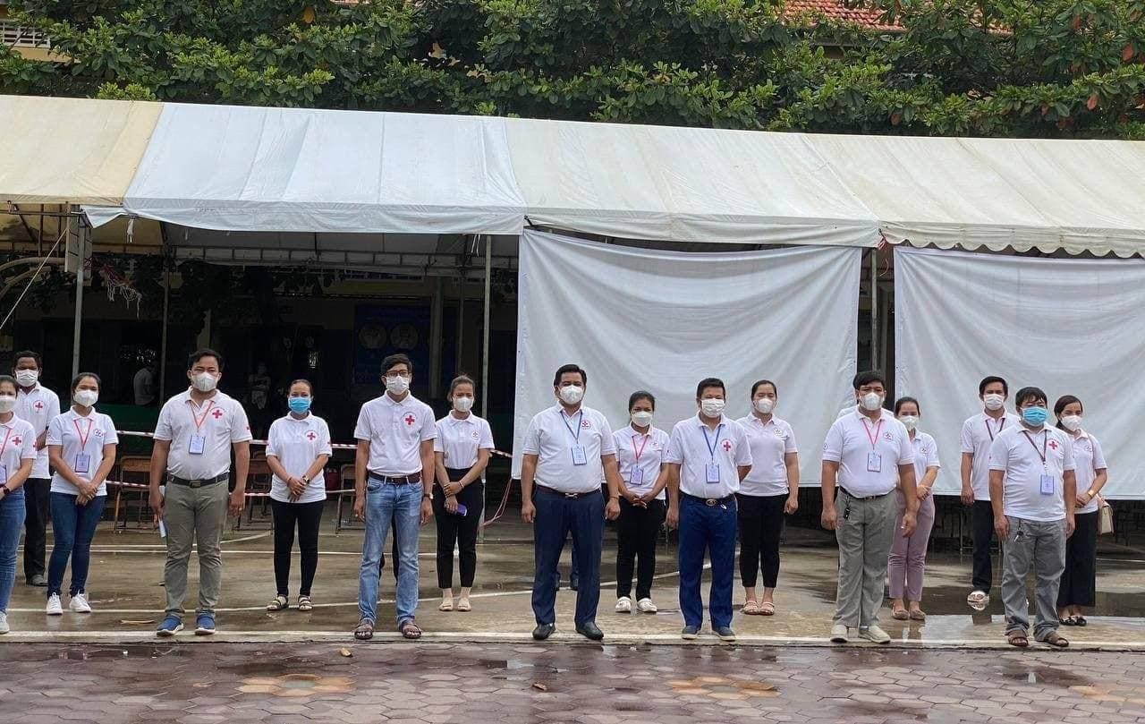 ក្រុមគ្រូពេទ្យស្ម័គ្រចិត្តឯកឧត្តម ហ៊ុន ម៉ានី បាននឹងកំពុងបន្តបេសកកម្មក្នុងការចុះជួយសម្របសម្រួល និងចាក់វ៉ាក់សាំងជូនដល់បងប្អូនប្រជាពលរដ្ឋ