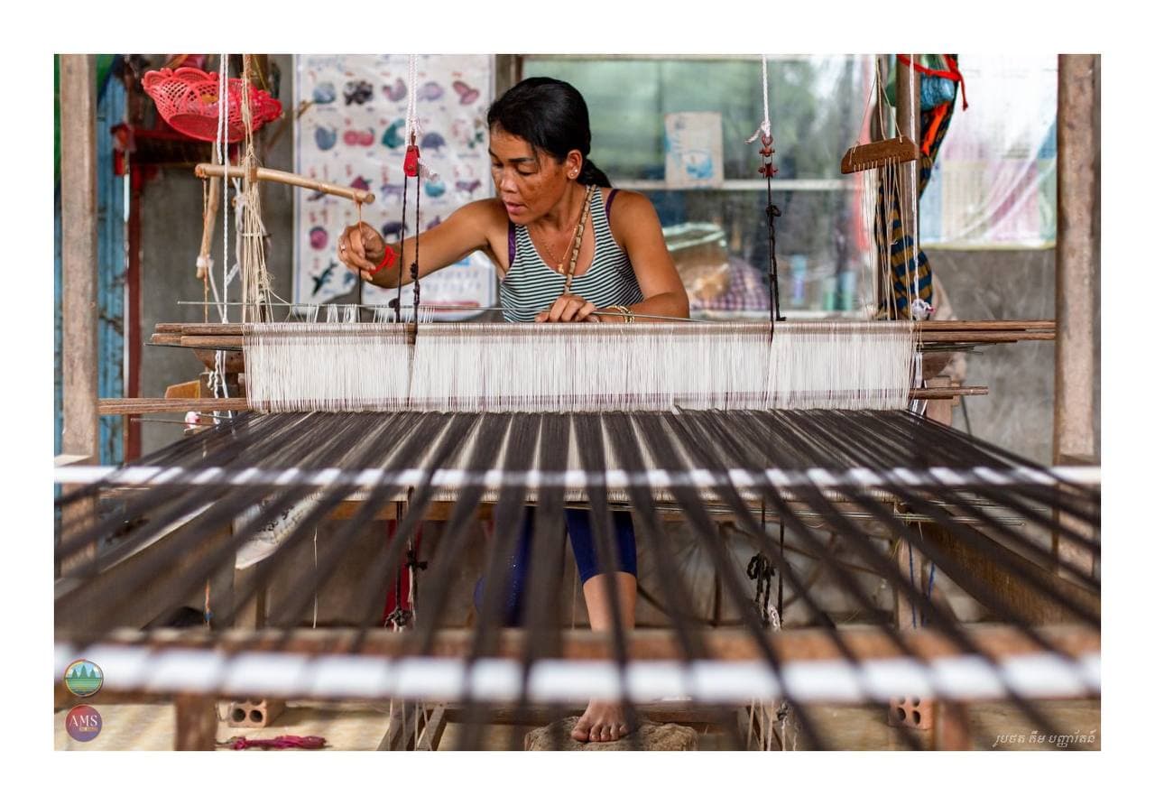 ផលិតផលធ្វើពីសរសៃអំបោះបានផ្ដល់ឱកាសការងារដល់បងប្អូនប្រជាពលរដ្ឋខ្មែរ ជាពិសេសស្ត្រីដែលរស់នៅតាមទីជនបទដែលអាចទទួលបានចំណូលសម្រាប់ផ្គត់ផ្គង់ជីវភាពគ្រួសារបានមួយកម្រិត និងអាចជួយចូលរួមកាត់បន្ថយការធ្វើចំណាកស្រុកបានមួយចំណែក