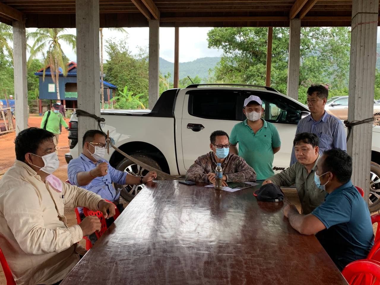ក្រុមហ៊ុន Royal Group , LTD បានធ្វើការស្នើសុំជួលដីរដ្ឋដើម្បីធ្វើអជីវកម្មបូមខ្សាច់ក្នុងទឺកដីខេត្តកោះកុងចំនួន២ គម្រោង