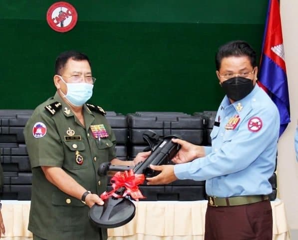 ម៉ាស៊ីនរាវមីន​ចំនួន ៥០​គ្រឿងត្រូវបានស៊ីម៉ាក់​ផ្ទេរ​ ​ជូន​កងយោធពល​ខេមរភូមិន្ទ