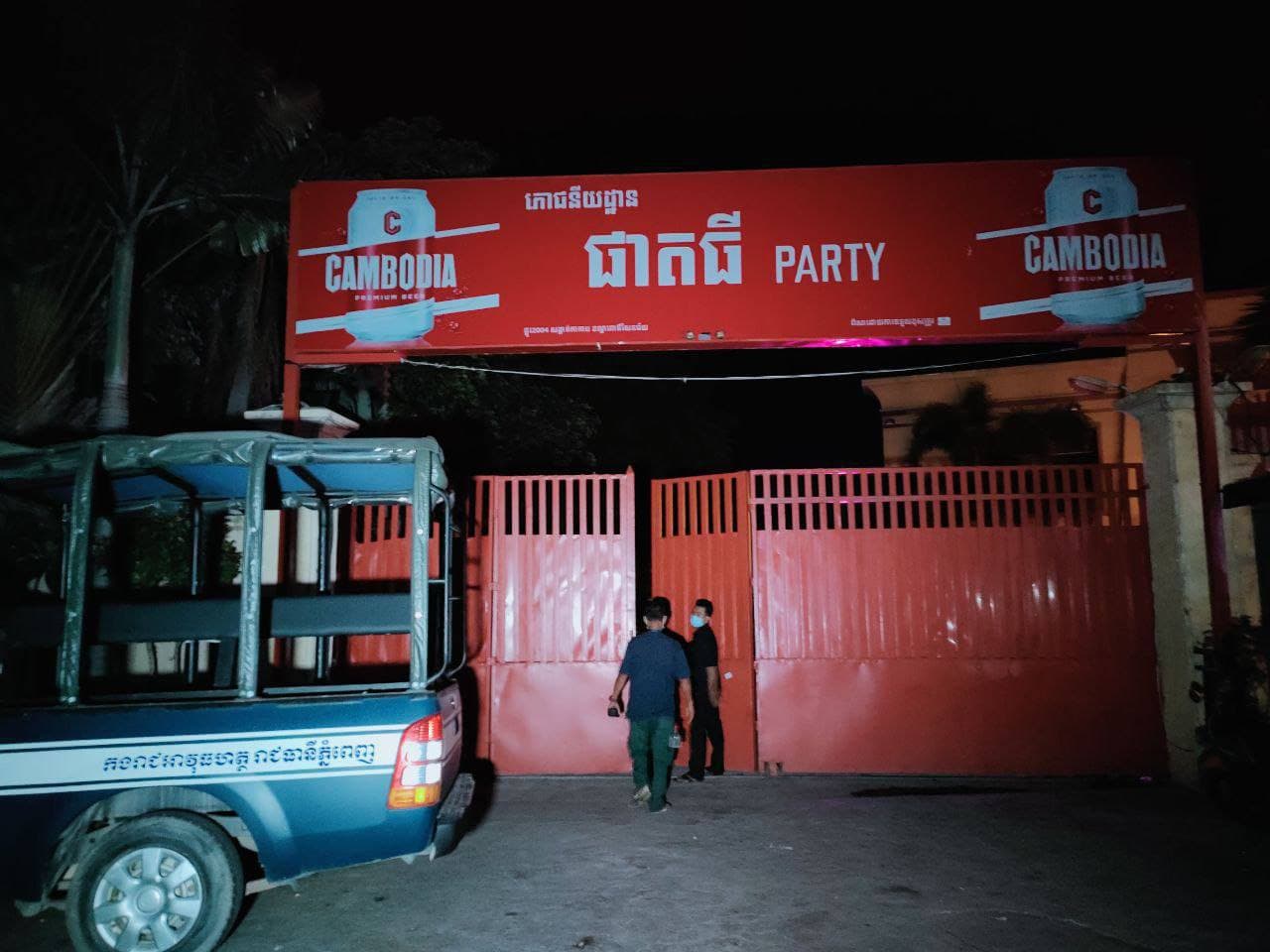 ទ្រាំបន្តិចទៀតមិនបាន?  កម្លាំងសមត្ថកិច្ចចម្រុះ  ចុះបិទភោជនីយដ្ឋានខារ៉ាអូខេមួយកន្លែងនៅខណ្ឌពោធិ៍សែនជ័យ