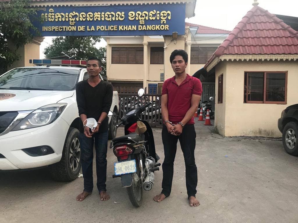 នគរបាលខណ្ឌដង្កោ  ឃាត់ខ្លួនជនសង្ស័យ២នាក់  ពីបទប៉ុនប៉ងលួច (ប្រើដែកជ្រុងចុងសំប៉ែតស្រួចកាច់សោរកម៉ូតូ)
