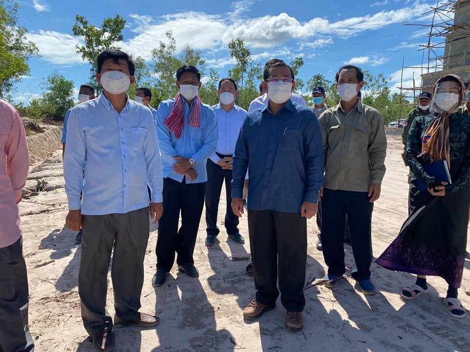 អភិបាលខេត្តតាកែវ អញ្ជើញចុះត្រួតពិនិត្យកន្លែងឈាបនដ្ឋានសម្រាប់បូជាសព អ្នកជំងឺកូវីដ-១៩ ស្ថិតនៅឃុំខ្វាវ ស្រុកទ្រាំង