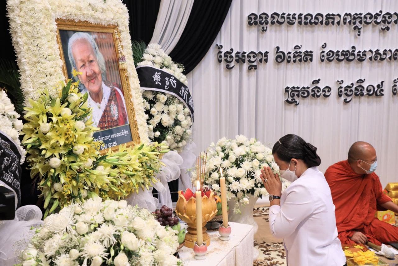 លោកជំទាវ ម៉ែន សំអន ៖ មរណភាពរបស់ ឧបាសិកាព្រឹទ្ធាចារ្យទេវនាដនិម្មិត ឯម ធាយ គឺជាបាត់បង់នូវមត៌កមនុស្សរស់ដ៏មានតម្លៃបំផុតនៃរបាំព្រះរាជទ្រព្យខ្មែរ