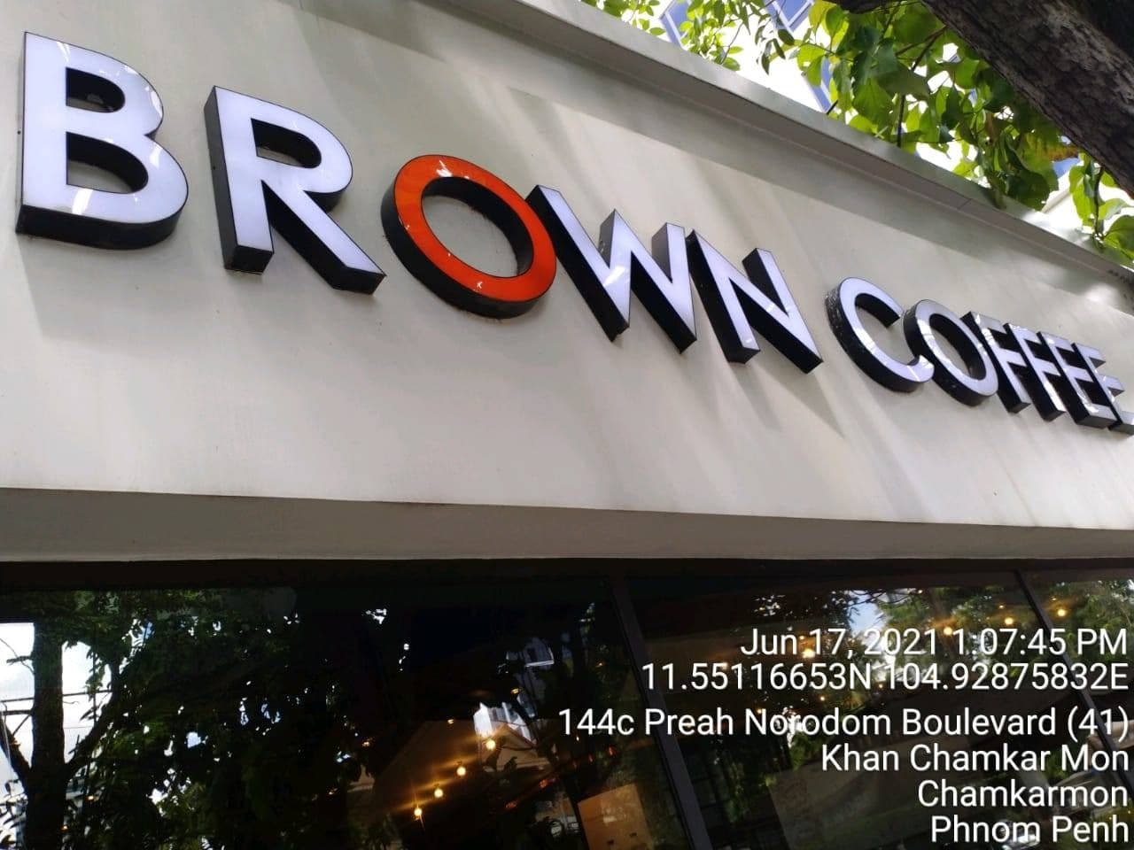 អ្នកដែលបានទៅហាងកាហ្វេ BROWN សាខាព្រះនរោត្តមត្រូវប្រញាប់ធ្វើចត្តាឡីស័ក និងតាមដានសុខភាព
