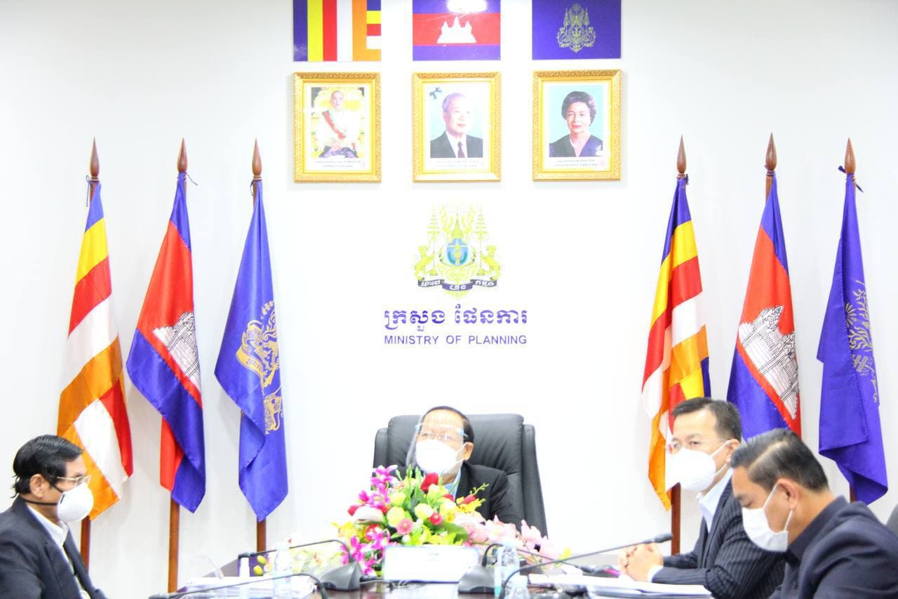 ឯកឧត្តម ឆាយ ថន អញ្ជើញបើកកិច្ចប្រជុំបន្ទាន់មួយ ជាមួយប្រធានមន្ទីរផែនការ ទូទាំងប្រទេស ដើម្បីពង្រឹងការអនុវត្តការកំណត់គ្រួសារគោលដៅក្នុងតំបន់បិទខ្ទប់ និង គ្រួសារដែលមានអ្នកជំងឺកូវីដ-១៩