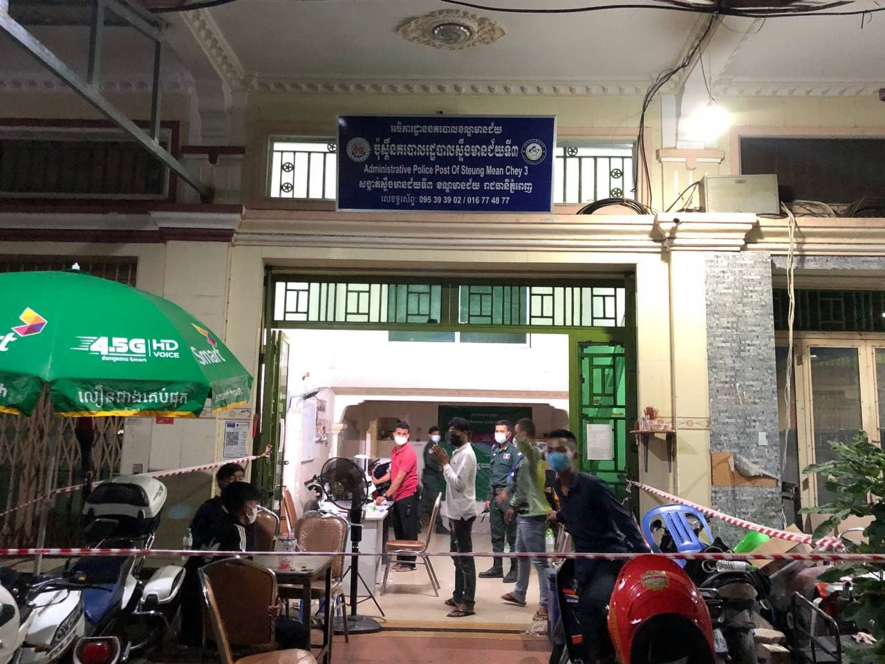 បុរសម្នាក់ត្រឡប់ពីដឹកអីវ៉ាន់ឲ្យភ្ញៀវ ត្រូវក្មេងស្ទាវដេញវាយផ្អេីលពេញផ្លូវត្រូវពលរដ្ឋជួយទាន់