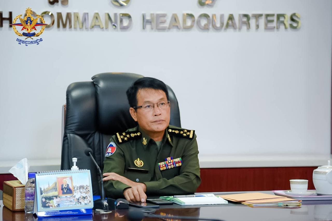 នាយឧត្តមសេនីយ៍ វង្ស ពិសេន អញ្ជើញចូលរួមកិច្ចប្រជុំពិនិត្យវាយតម្លៃសភាពការណ៍គ្រប់គ្រង ចំពោះការចេញចូលរបស់អ្នកដំណើរតាមច្រកព្រំដែនគោក(កម្ពុជា-ថៃ)