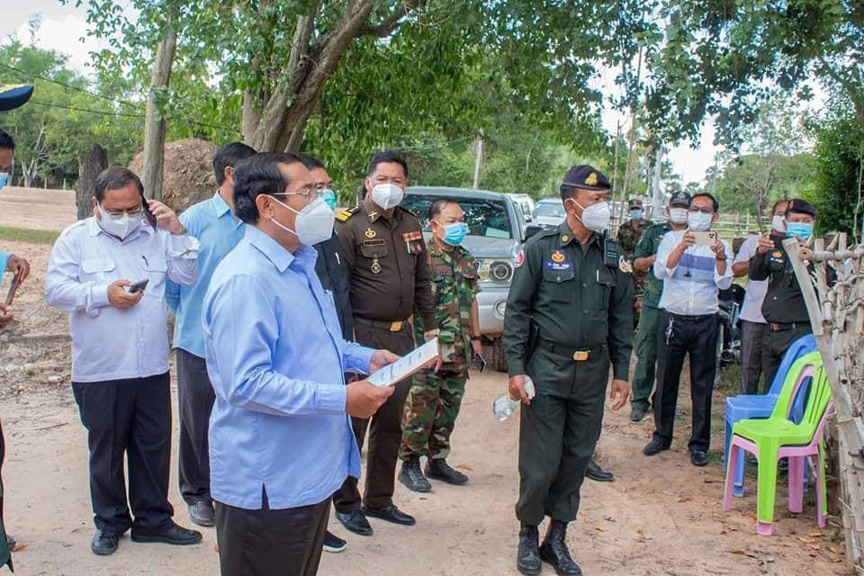 អភិបាលខេត្តតាកែវ នាំយកថវិកាប្រគល់ជូន ក្រុមគ្រួសារមានសមាជិកស្លាប់ដោយសារជំងឺកូវីដ-១៩ ចំនួន ០៤គ្រួសារ ក្នុងស្រុកសំរោង