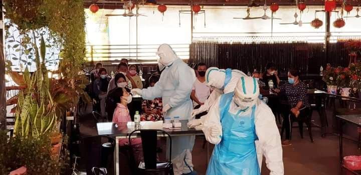 អភិបាលខេត្តក្រចេះ អញ្ចើញចុះពិនិត្យកាបិតទីតាំង ភោជនីយ ដ្ឋាន​និងអាហារដ្ឋានជាច្រើនកន្លែងនៅក្រុងក្រចេះ ក្រោយរក​ឃើញអ្នក​មានវិជ្ជមានកូវីដ -១៩ថ្មី ចំនួន២៨នាក់