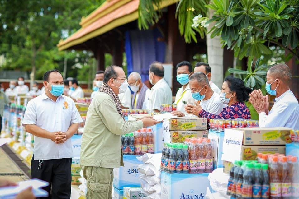 រយៈពេល ៦ខែ ដើមឆ្នាំ២០២១ អភិបាលខេត្តពោធិ៍សាត់ បញ្ចេញអង្ករជាង ៦០០តោន ដើម្បីចែកជូនប្រជាពលរដ្ឋដែលខ្វះខាត ក្នុងអំឡុងនៃការរីករាលដាលជំងឺកូវីដ-១៩