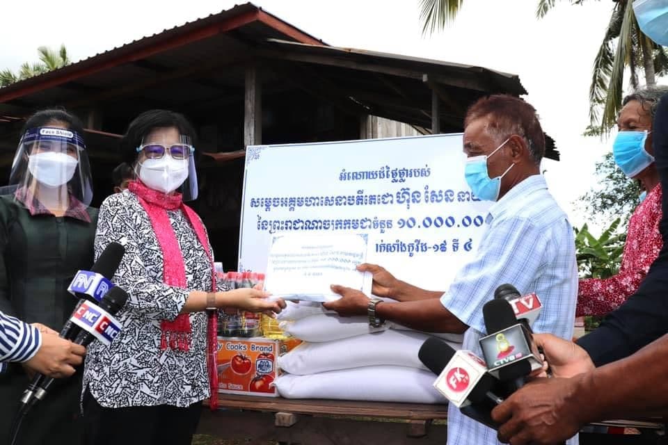 ថវិកា ១០លានរៀល ដែលជាអំណោយរបស់សម្ដេចតេជោ បានប្រគល់ជូនអ្នកចាក់វ៉ាក់សាំង ទី៤លានរួចរាល់ហើយ
