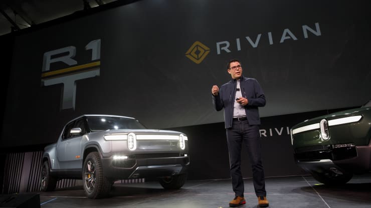 ក្រុមហ៊ុន Rivian ទទួលបានទុនវិនិយោគថ្មី២.៥ពាន់លានដុល្លារពីក្រុមហ៊ុនខ្នាតយក្សចំនួន៣ ដើម្បីយកទៅវិនិយោគលើការបង្កើតរោងចក្រសម្រាប់ផលិតថ្ម និងរថយន្តអគ្គិសនី (មានវីដេអូ)
