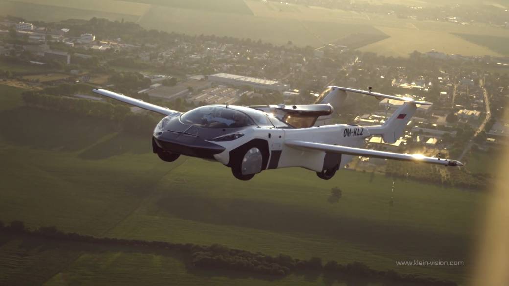 ស្នាដៃបង្កើតថ្មី៖ Flying Car ក្លាយជារថយន្តដំបូងរបស់ពិភពលោក ដែលអាចបើកបរបានទាំងផ្លូវគោក និងផ្លូវអាកាស (មានវីដេអូ)