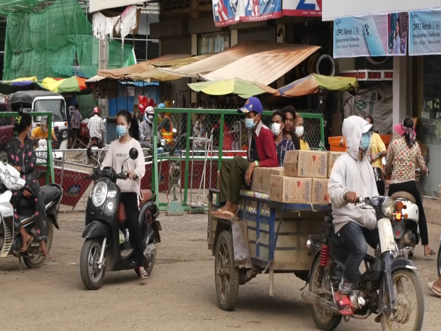 អាជីវករក្នុងផ្សារកំពង់ស្ពឺ ចូលលក់ដូរឡើងវិញជាធម្មតា ក្រោយផ្សារបញ្ចប់ចត្តាឡីស័ក១៤ថ្ងៃ