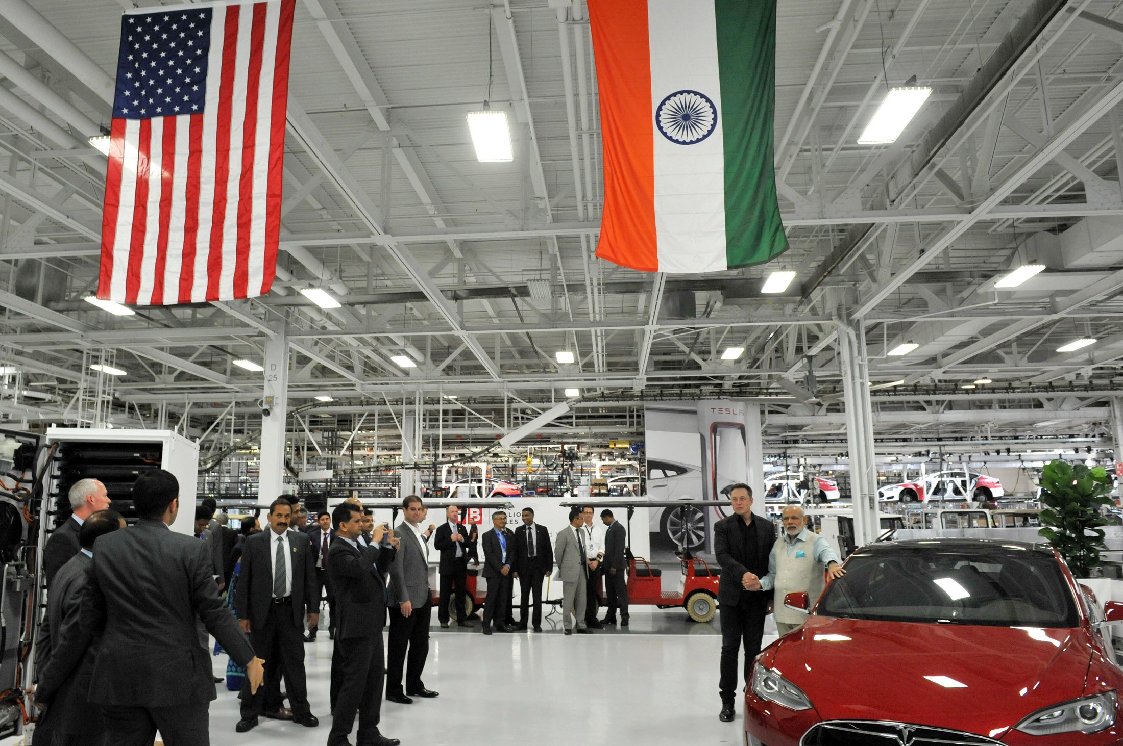 Tesla ផ្ញើលិខិតទៅកាន់ក្រសួងពាក់ព័ន្ធនានារបស់រដ្ឋាភិបាលឥណ្ឌា ដើម្បីស្វែងរកការកាត់បន្ថយពន្ធលើការនាំចូលរថយន្តអគ្គិសនី (មានវីដេអូ)