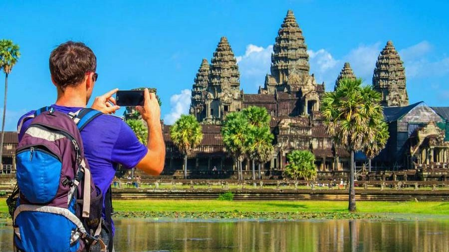 គិតត្រឹមខែមិថុនា ឆ្នាំ២០២១ កម្ពុជាទទួលបានភ្ញៀវទេសចរក្នុងស្រុកសរុបជាង២លាននាក់ ថយចុះ៦២.៤៥ភាគរយ (មានវីដេអូ)