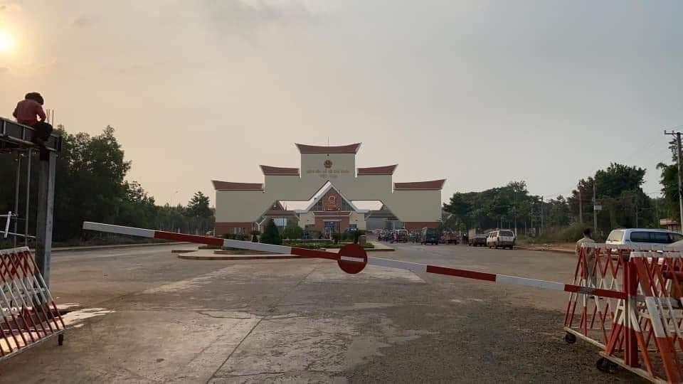 កម្ពុជាសម្រេចផ្អាកជាបណ្តោះអាសន្នការធ្វើដំណើរចេញ-ចូល ឆ្លងកាត់ព្រំដែនជាមួយវៀតណាម រយៈពេល១ខែ ដើម្បីទប់ស្កាត់ការឆ្លងរាលដាលនៃជំងឺកូវីដ-១៩