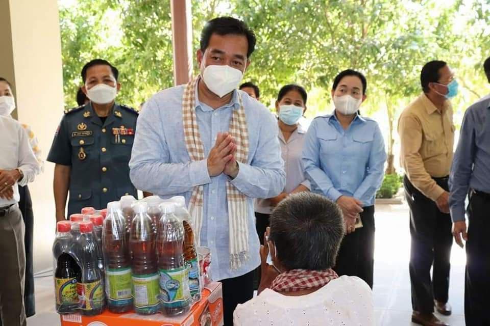 ឯកឧត្តម អ៊ុន ចាន់ដា អញ្ជើញសំណេះសំណាល និងសួរសុខទុក្ខបងប្អូនប្រជាពលរដ្ឋ ប្រមាណ១៦៦គ្រួសារ ដែលមានជីវភាពខ្វះខាត ក្នុងក្រុងកំពង់ចាម
