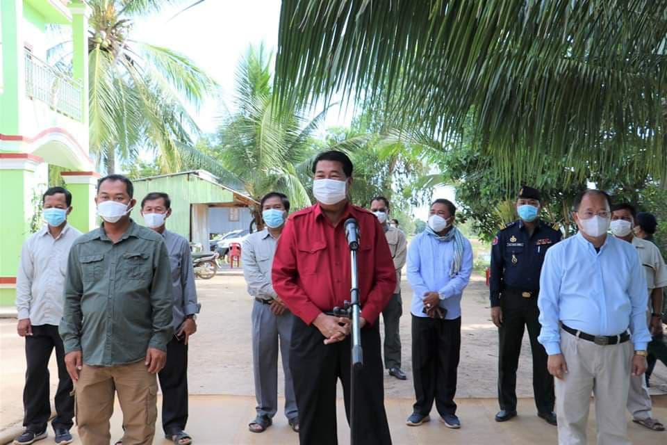ឯកឧត្តម ជាវ តាយ នាំយកប្រេង និងម៉ាស៊ីនបូមទឹកចុះជួយអន្តរាគមន៍ សង្គ្រោះស្រូវប្រជាពលរដ្ឋ រងផលប៉ះពាល់ខ្វះខាតទឹកនៅក្នុងឃុំព្រែកក្រឹស ស្រុកកំពង់ត្រាច