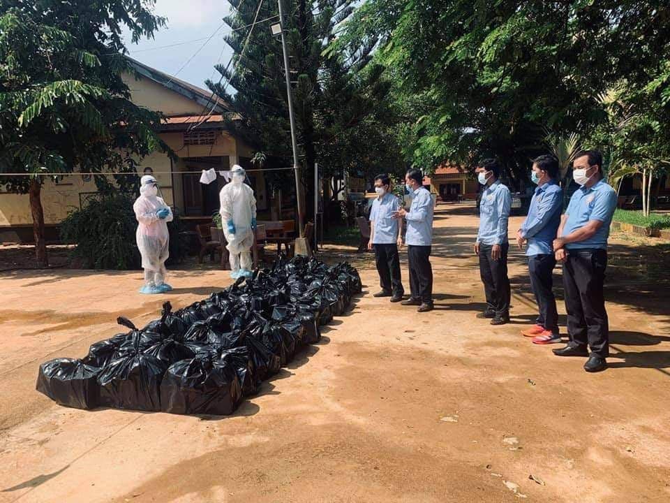 ឯកឧត្តម ថង សាវុន នាំយកអំណោយ មួយចំនួនមកផ្ដល់ជូន បងប្អូនប្រជាពលរដ្ឋ ដែលកំពុងសម្រាកព្យាបាលជម្ងឺ covid-19